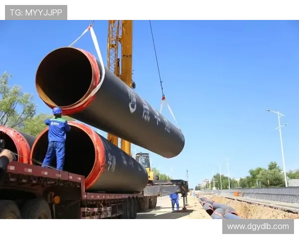 挖掘机城市集中供热管道敷设